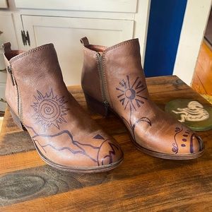 CUsTOM Blue Ridge Mountain LUCKY Brand Double Zip Ankle Booties